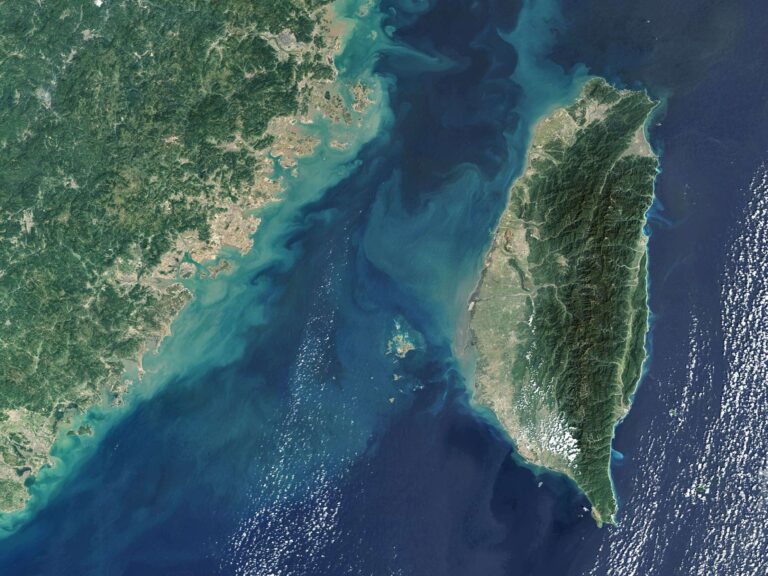 U.S. the one creating troubles in Taiwan Strait