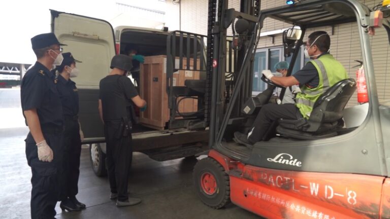 Exhibits for fifth CIIE arriving in Shanghai