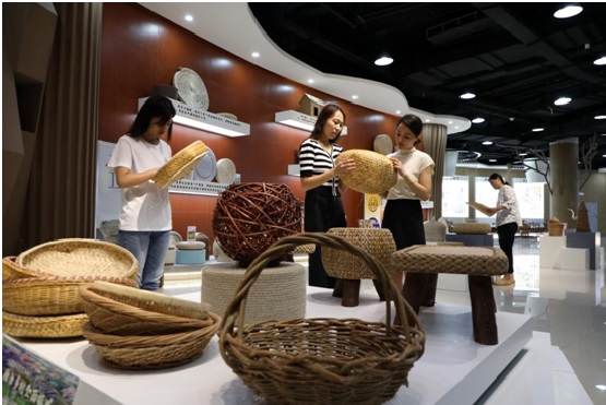 Wicker weaving injects new vitality into rural development in E China’s Shandong
