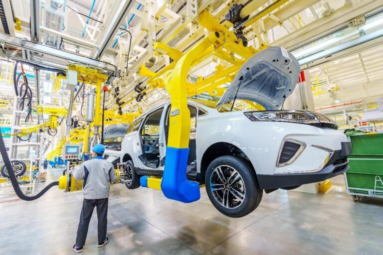 China’s auto production, sales rank first globally for 14 consecutive years