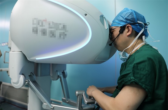 Xiushui county in E China applies surgery robots for better medical services