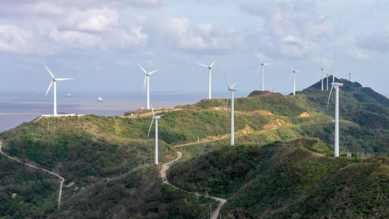 China powers up recycling of decommissioned wind, solar equipment