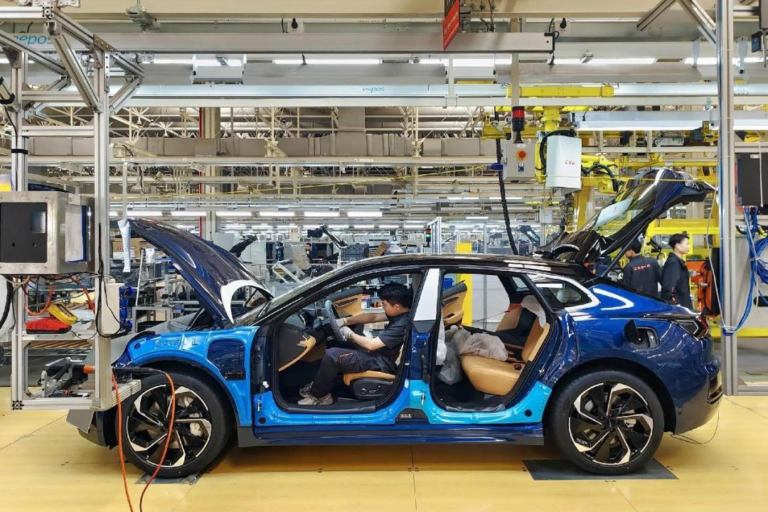 China promotes integrated development of vehicles, energy, roads, cloud