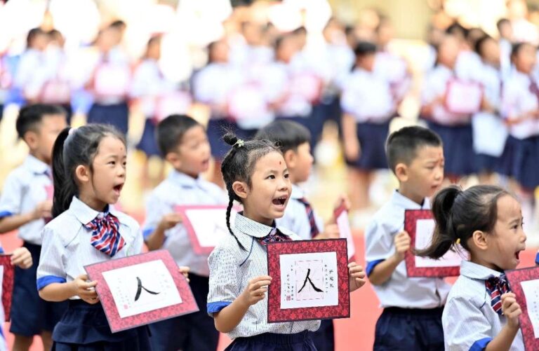 To break new ground of public communication, culture work in new era