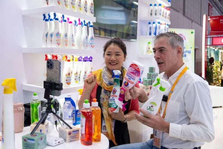 China’s new visa-free policy commended by people from relevant countries