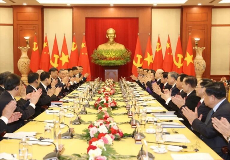 To work together for China-Vietnam community with shared future that carries strategic significance