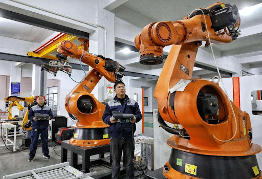 China to continuously develop new growth drivers, advantages