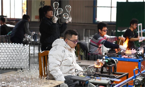 Eyewear industry of Danyang, Jiangsu expands into international market
