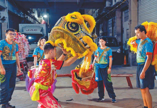 Peruvian young man into Chinese lion dance