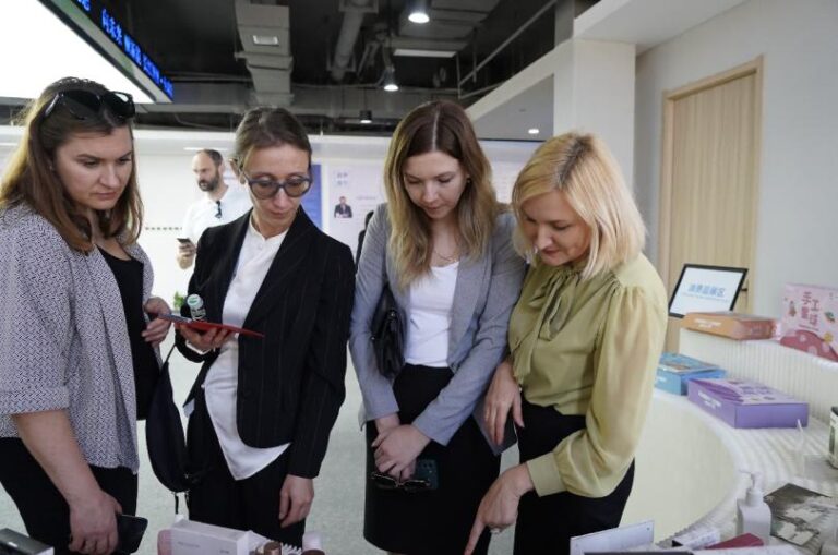 Wuhan startup rides e-commerce boom to reach global markets