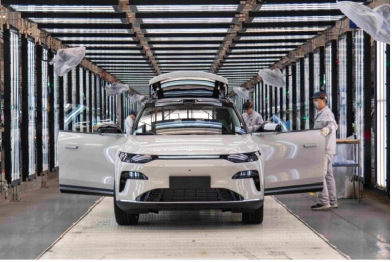 China’s automobile production, sales both surpass 34 million units in 2025